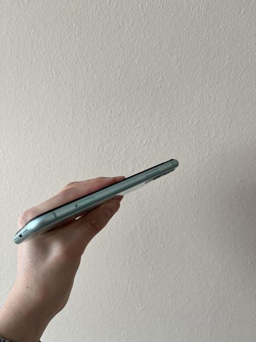 Продам iPhone 11 128