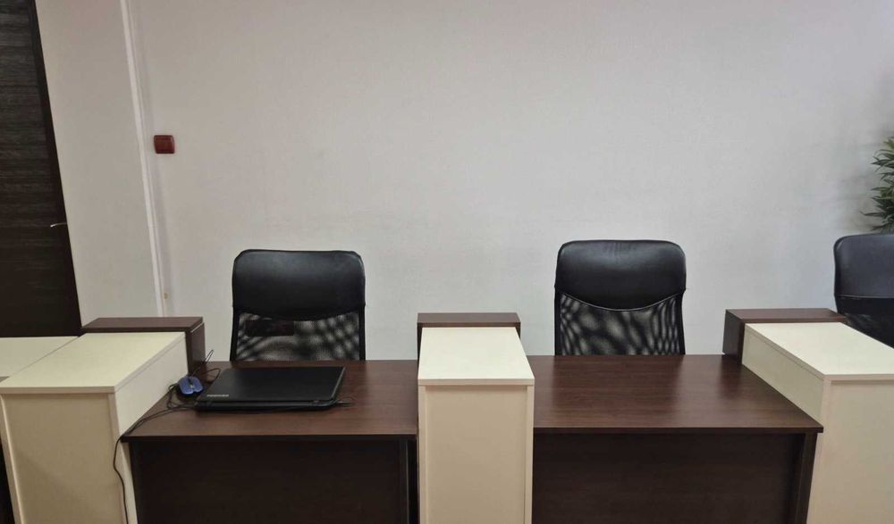 Запазени офис мебели и столове