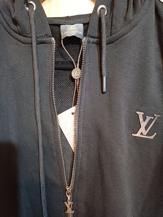 Дамски екип LV, Lразмер