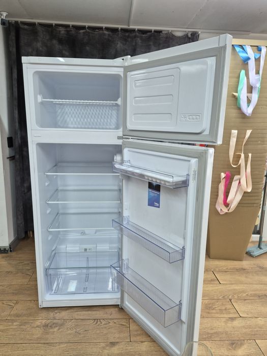Холодильник BEKO RDSK 240M00W белый