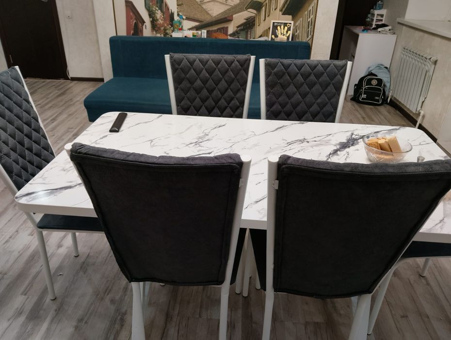 Срочно продам стол с стульями