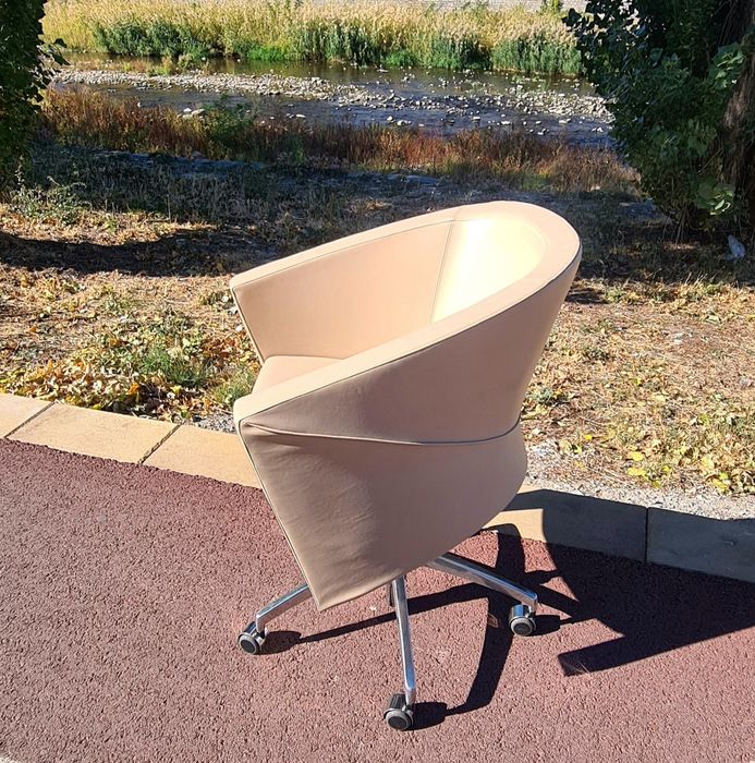 LUXY Стол вана с газов асансьор полиран с естествена кожа алуминиева о