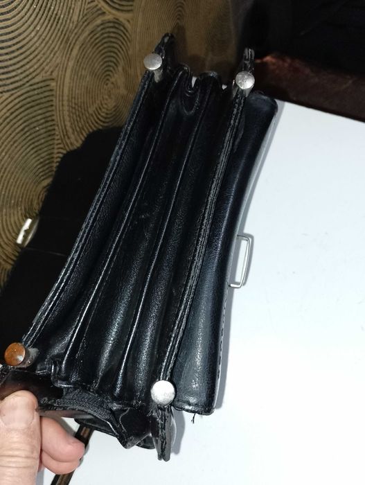 Мъжка чанта ест. кожа 40/37,чантичка на Босс23/20,зимни обувки №40