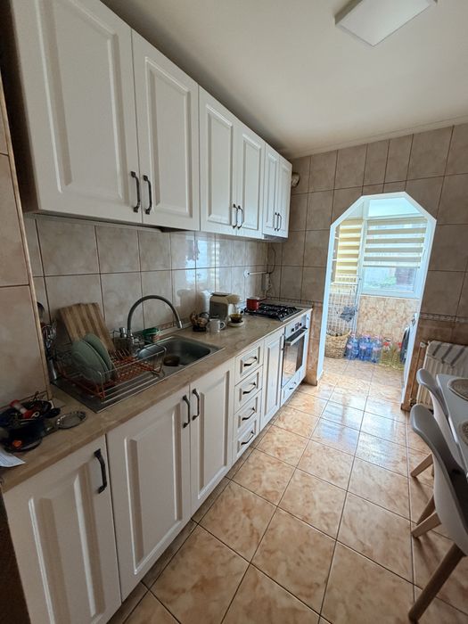 Apartament 3 camere, renovat, luminos – zona Progresu, Curtea de Argeș