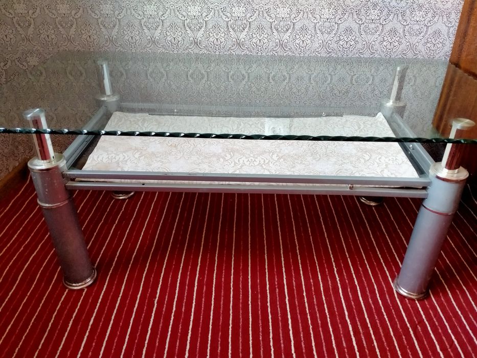 Продам стеклянный столик,,,