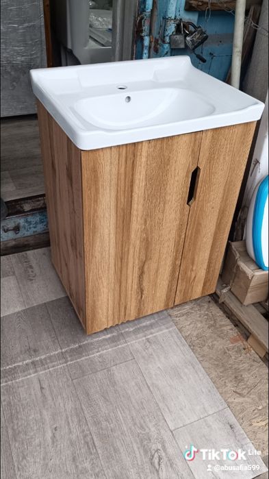 Раковина тумба унитаз ванна