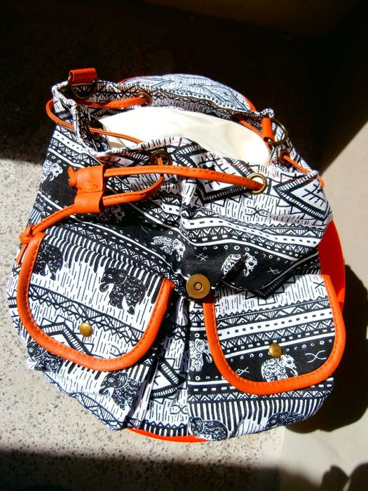 Стилна дамска чантичка/ раница със слончета