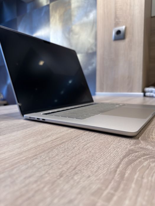 MacBook Air 15 inch M2 1TB 24RAM 2023