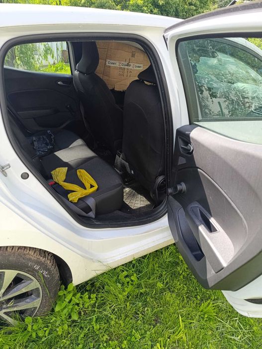 Vând Renault Clio 5, anul 2023, avariat.