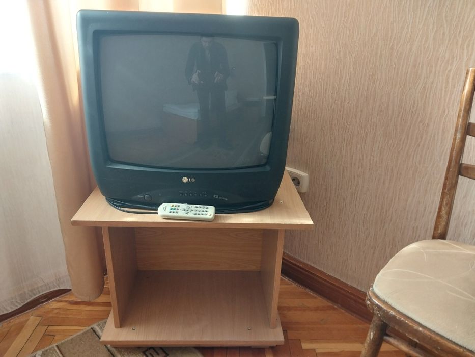 Мебель,столы,тумбочки,стулья