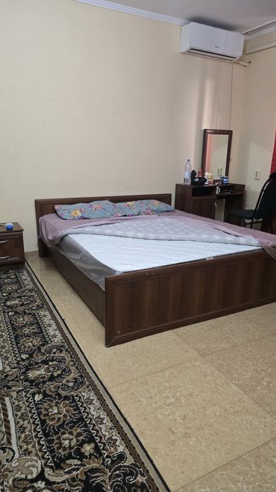 Кровати двухспальные без матрацев.