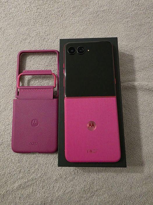 Продавам Motorola Razr 60 ultra 512 gb 16 ram ,Pink