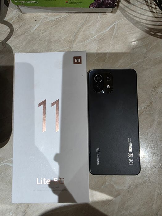 Продавам Xiaomi 11 Lite