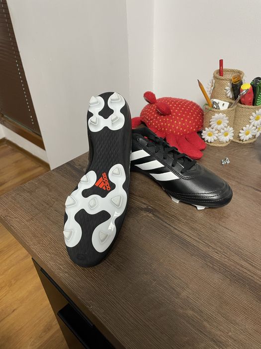 Бутонки Adidas чисто нови !