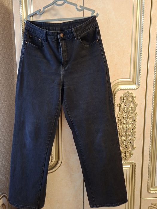 Продам женские костюм и брюки  2 штука  разных вида оба турецкий