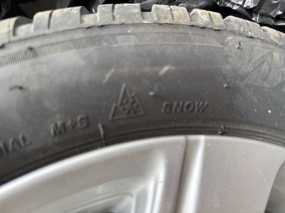 Set 4 anvelope  Bridgestone Blizzak  185/55/R 15 cu jante Hyundai
