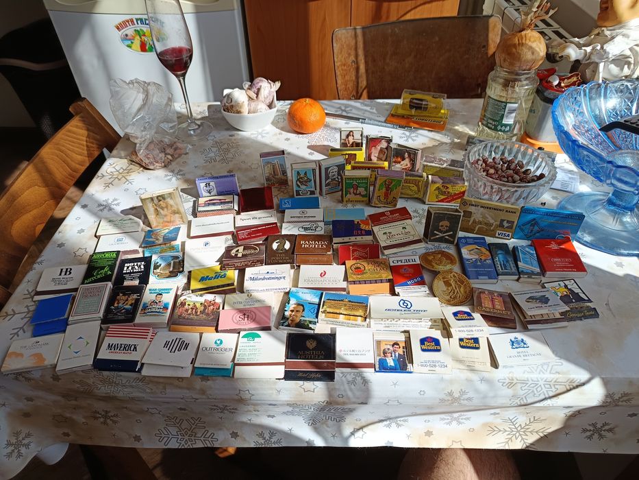 Лот от 80 броя кибрити