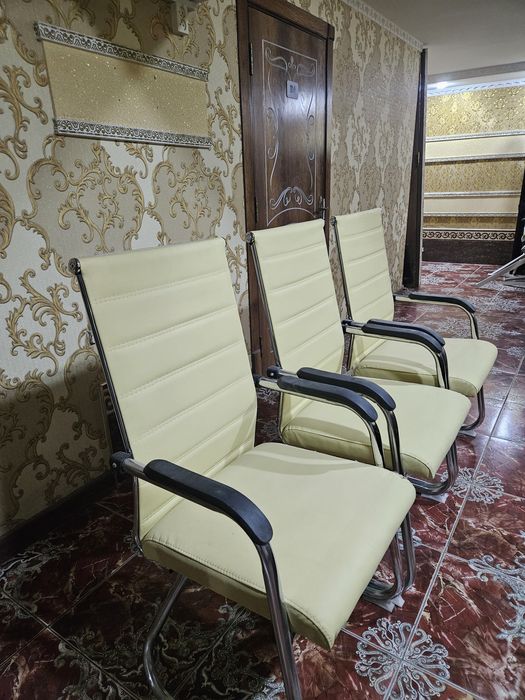 Офисные стулья 32 шт