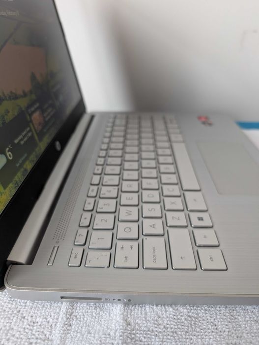 Laptop HP 14s Ryzen 5 5500U | 12GB RAM | Ideal Școală/Office | +Geantă