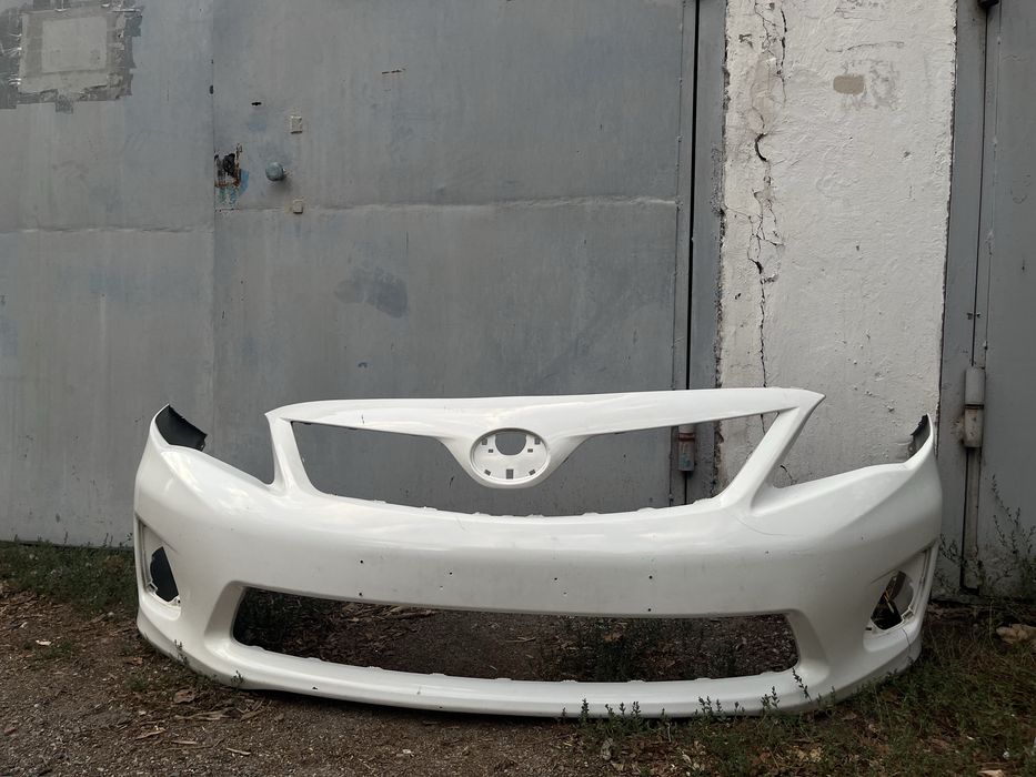 Передний бампер на Toyota Corolla (06-2012 E15)