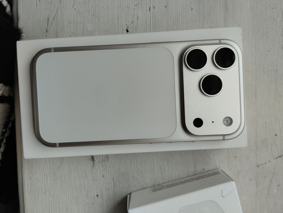 Айфон 17про  256гб