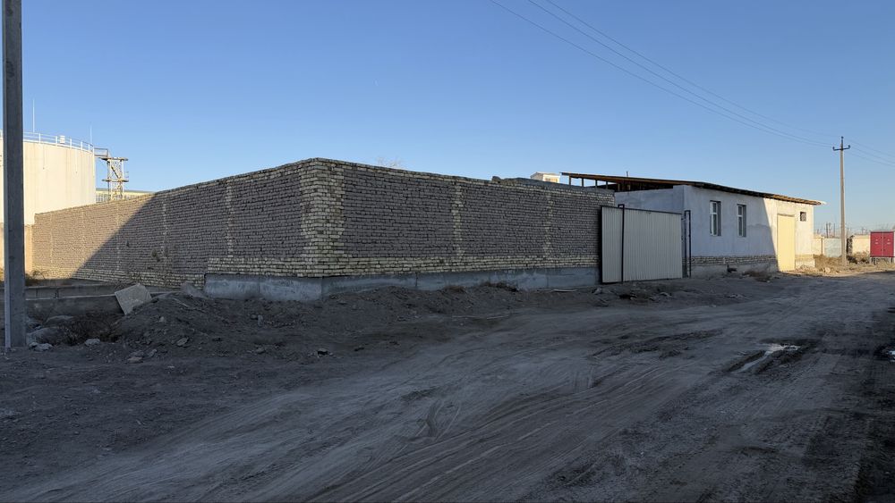 200 - 300 кв2 сотилади!