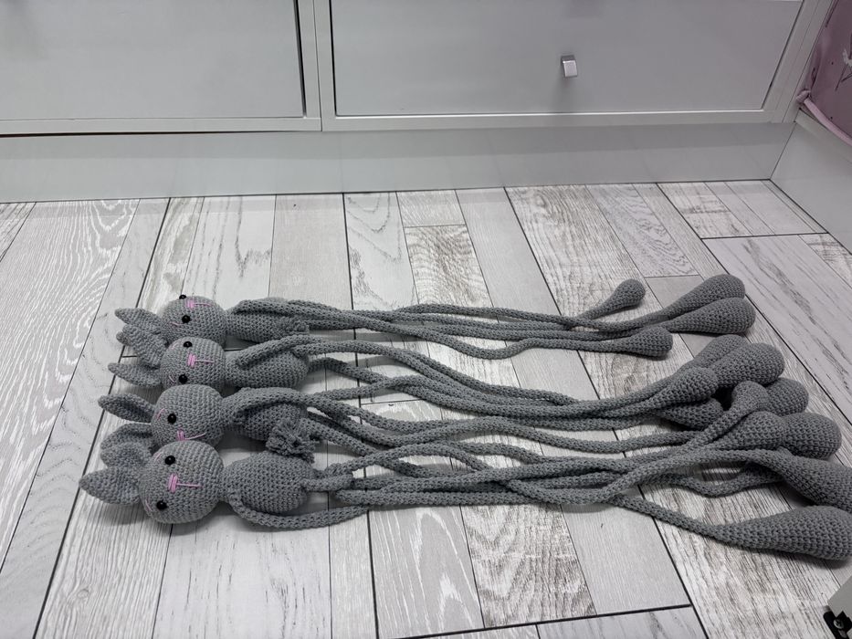 Ръчно плетени зайчета.Държач за завеса