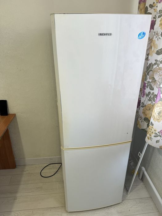 Холодильник марка Samsung