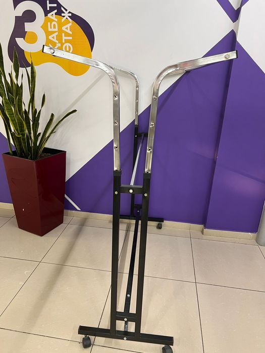 Вешалка -стойка ,,