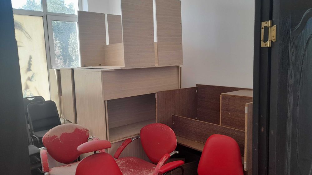 Srochniy O'quv markazi va salon uchun mebellar arzonga sotiladi