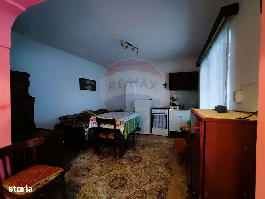 Casă cu farmec tradițional în Săliște – 1.000 mp teren, priveliște!
