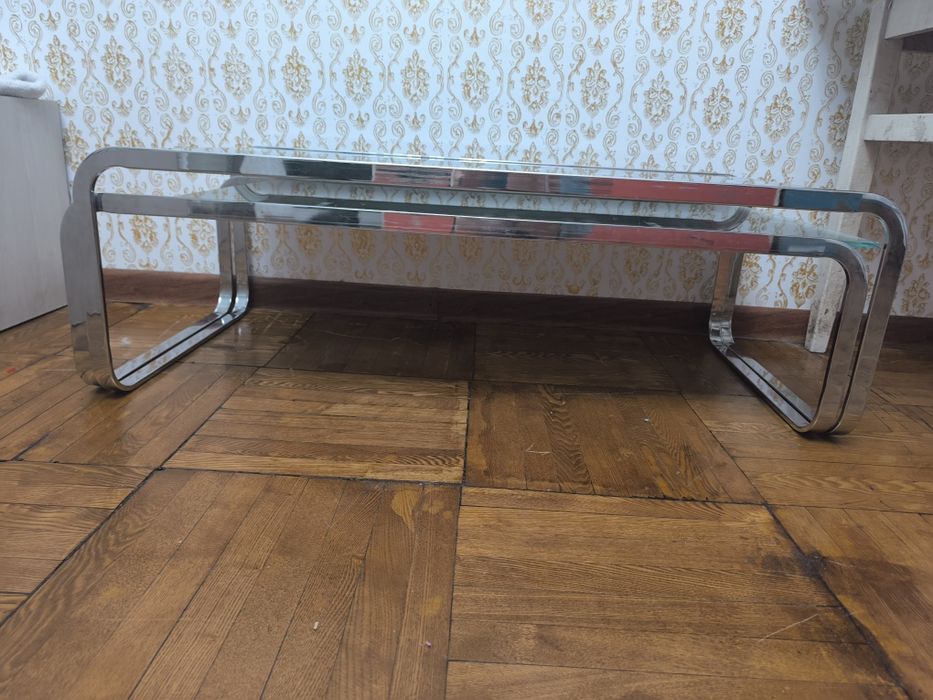 Продам стеклянный ,журнальный столик