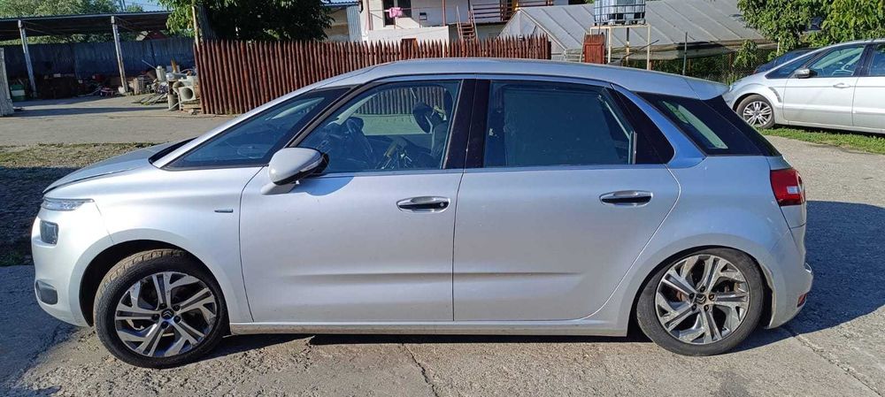 Dezmembrez Citroen C4 PICASSO 1.6 E-HDI 2013
