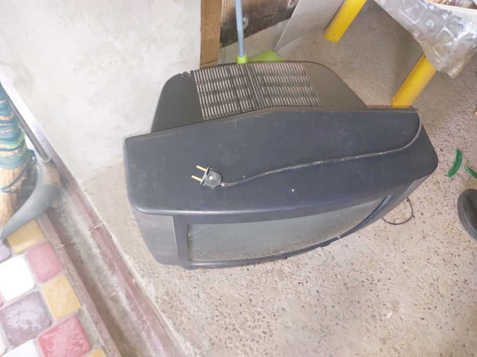 Телевизоры и видеомагнитафон