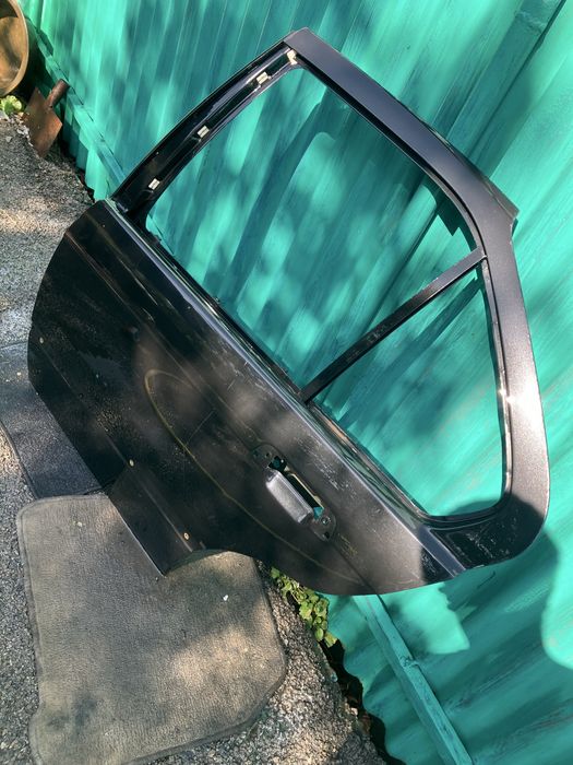 Задняя левая дверь bmw e36