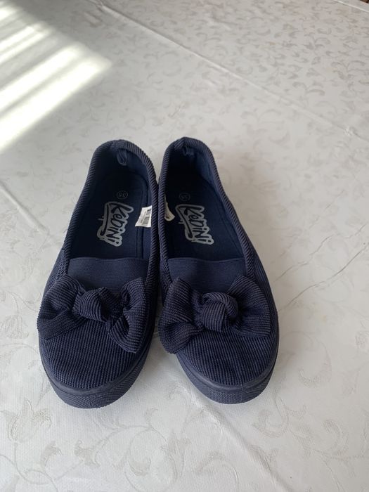 Туфли на девочку 35 размер.