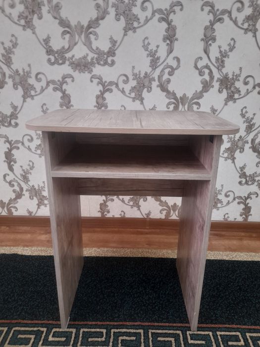 1 kishili stol,  1 местный стол