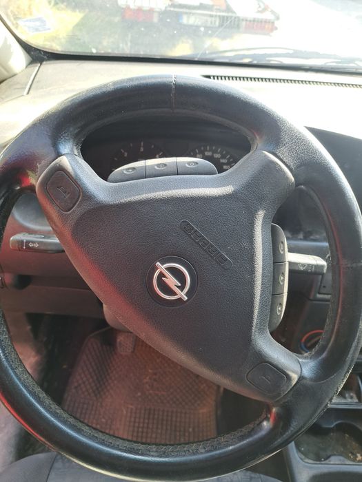 Продавам Зафира А на части