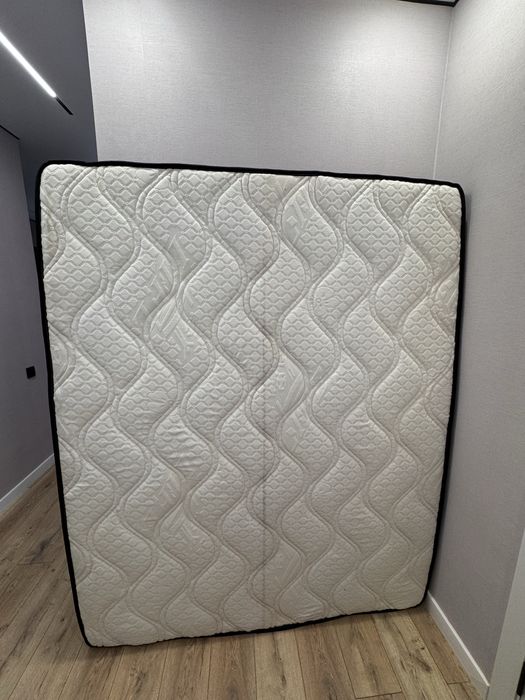 Продам матрас 160на180