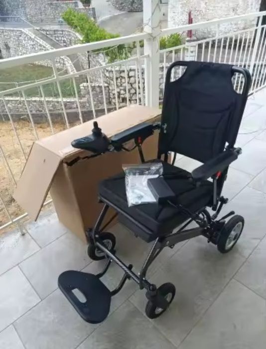 Помощна количка с електрически мотори  за трудноподвижни