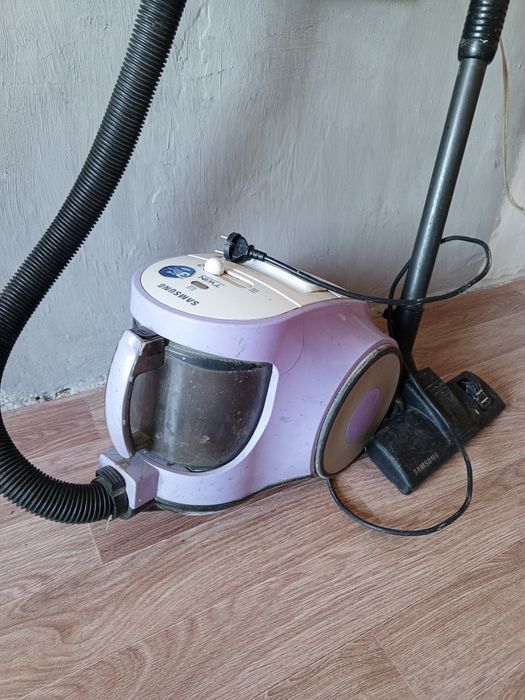 Пылесос продам .