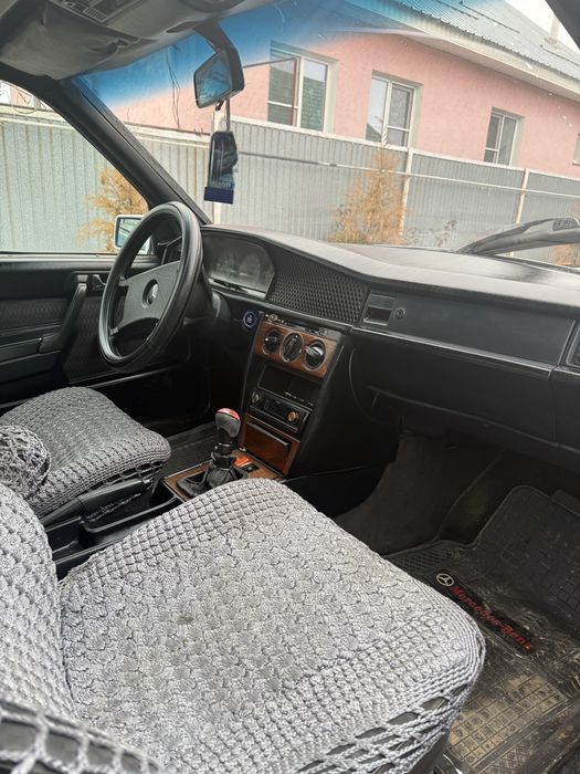 Мерседец 190 на активном ходу