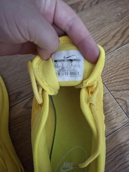 Красовки Nike желтая