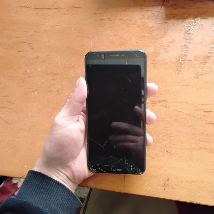 Xonor sotiladi aybi bor ekran