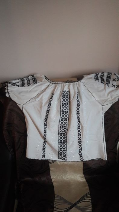 Ie cusută manual veche