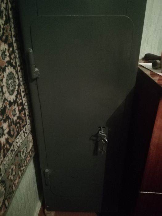 Сейф металлический