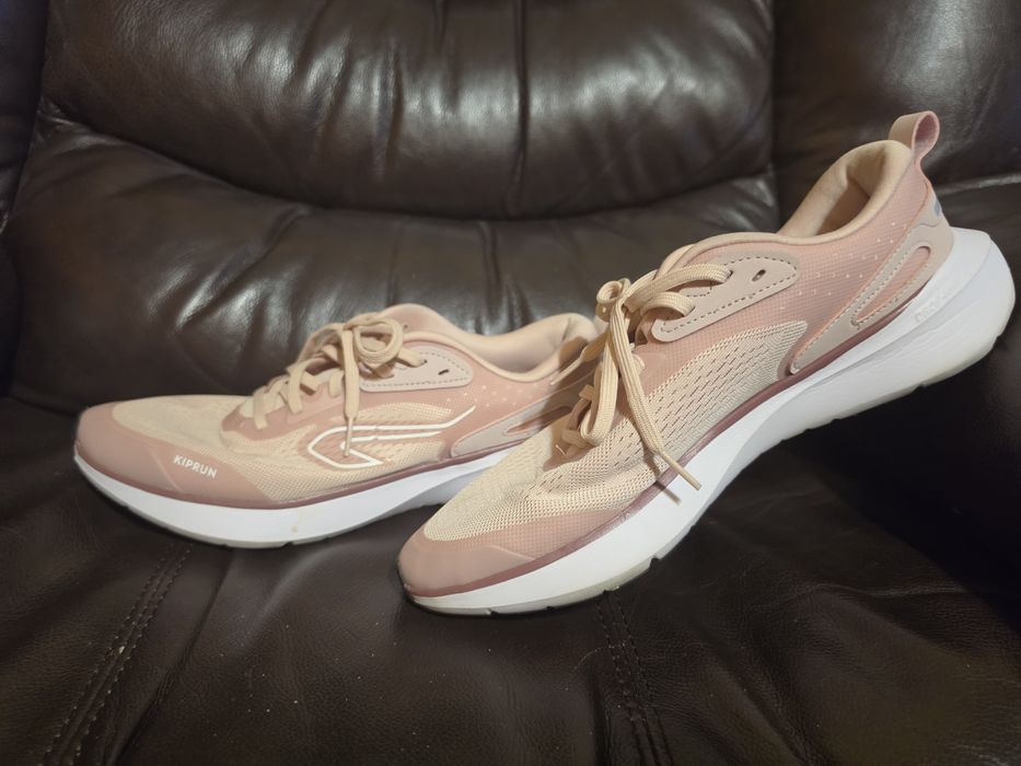 Продавам Маратонки 42 номер, 27см.