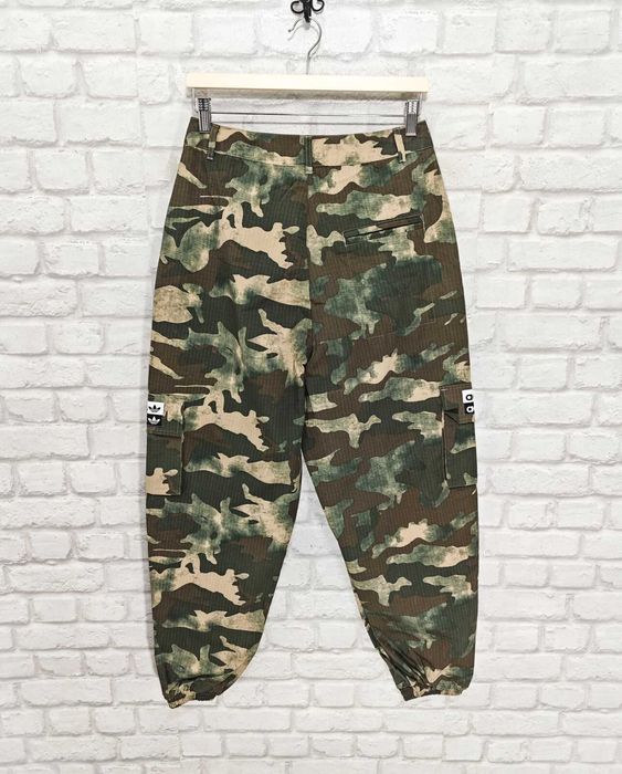 Adidas Камуфляж Оригинални дамски панталон camouflage Размер UK 12 / L