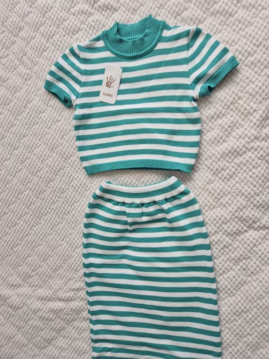 Дамски сет в бяло и зелено Комплект пола и блуза/ тениска Damski set