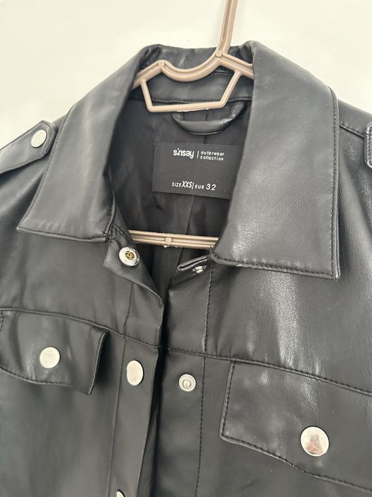 Дамско късо черно кожено яке